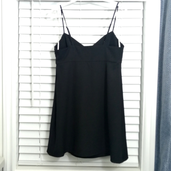 Black dress - Picture 3 of 5